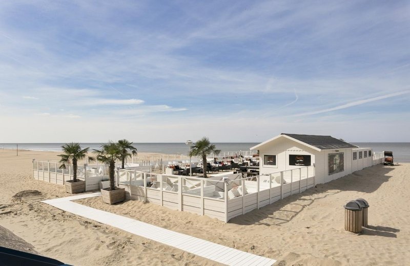 Cosy terraces by the sea